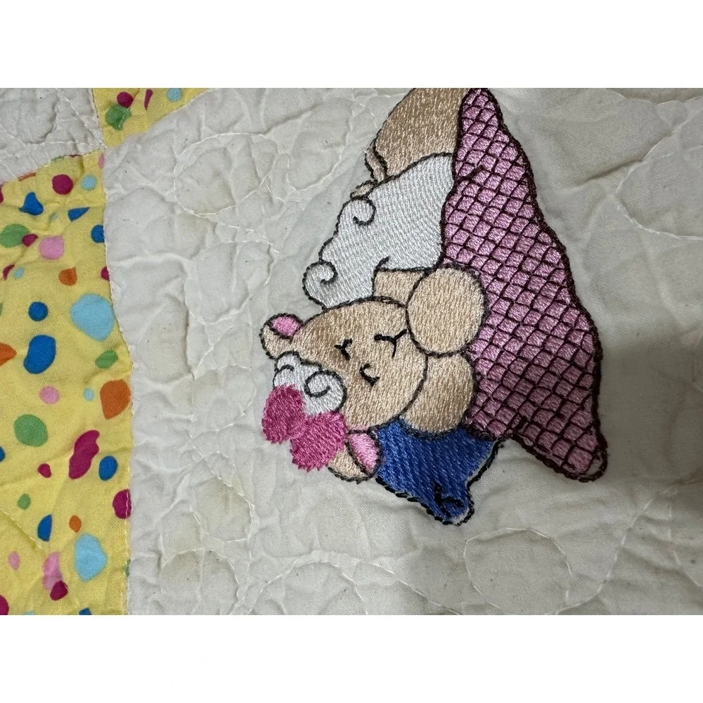 vtg handmade baby quilt with sheep‎
